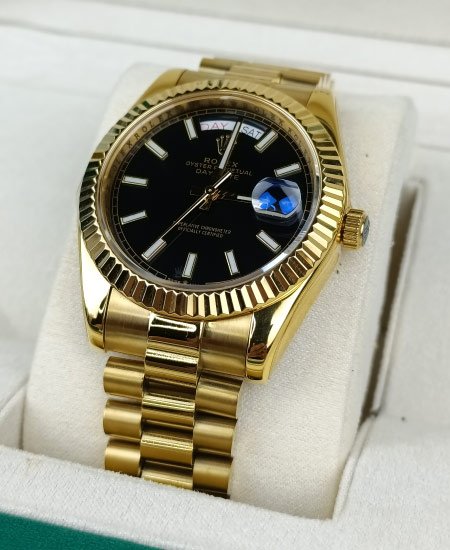 Rolex Yellow gold Black Dial 228238