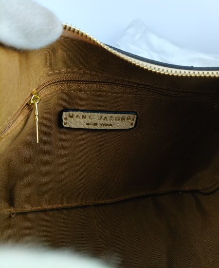 Marc Jacobs Skin Handbags - Image 4